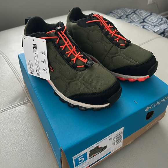 ✨ Columbia Childrens Firecamp Mid 2 Waterproof Size 5✨